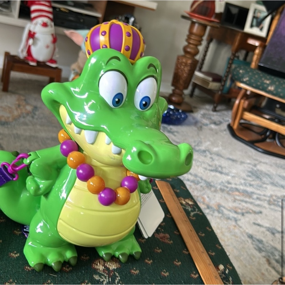 Universal Green and Yellow Alligator Popcorn Bucket - Picture 10 of 10